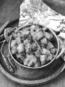 Achari Aloo