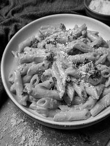 Chicken Pink Sauce Macrona With Cheese & Vegetables