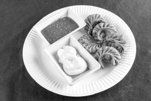 Veg Paneer Fried Momos (5pc)