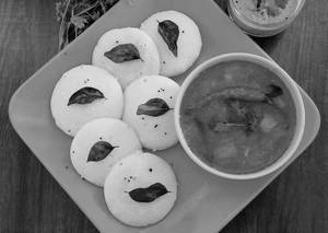 2 Idli with Sambar