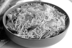Veg Singapuri Noodles [serves 1-2] [500 Grams]
