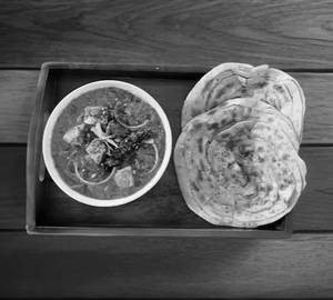 Tawa Paneer Gravy  full +  8 Butter Roti   +  Salad