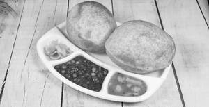 Puri Chana ( 2 Pcs )