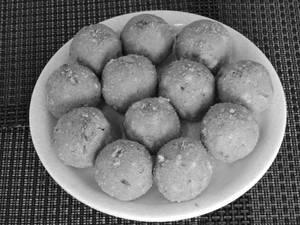 Gond Giri Laddu 