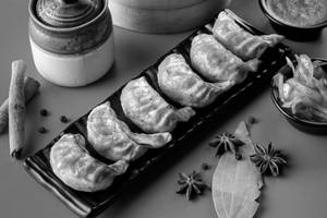 Chicken Achari Momos [6 Pieces]