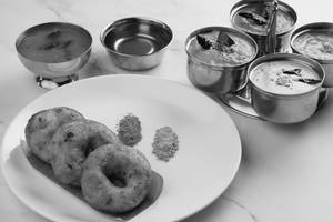 Vada (4 Pieces)