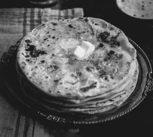 Aloo Paratha (2 Pcs) with Curd