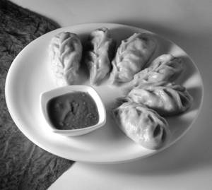 Veg Momo Steamed (8 Pieces)