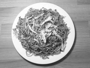 Egg Hakka Noodles With Green Chillies
