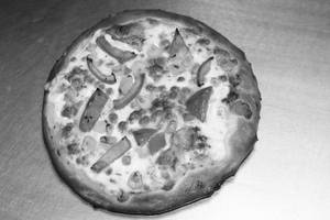 Tomato And Sweet Corn Pizza