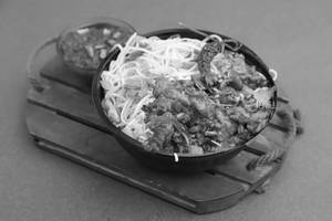 Chicken Manchurian (5pcs) + Chicken Hakka Noodles Combo