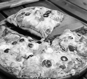 Olive paneer cheese pizza