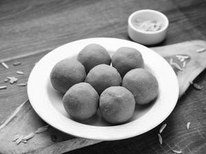 Besan Laddu