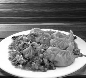 Schezwan Momos (8 Ps 