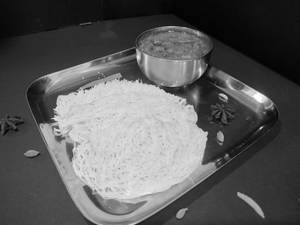 Idiyappam With Vadacurry (3 Pcs)