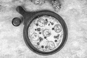 Classic Margherita Pizza Melange