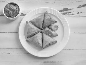 Dal Kanda Samosa