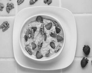 Strawberry And Roasted Walnuts Oat Meal