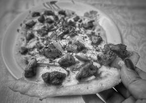 10" Chessy Capsico Chicken Pizza