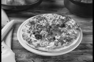Single cheese mushroom chilli paneer pizza