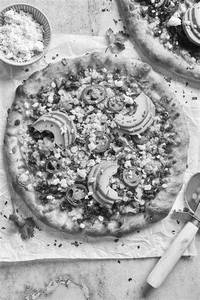Corn and Paneer Pizza