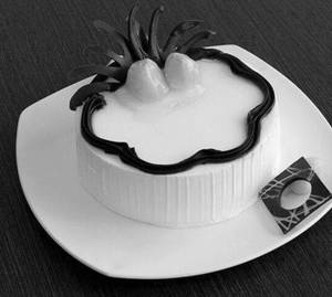 Litchi Cake (500gm)
