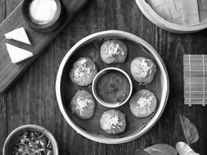 Veg Cheese Momos [6 Pieces]