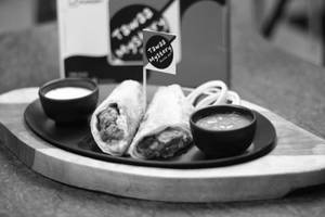 Butter Chicken Cheese Roll
