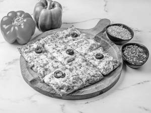 9" Square Hot Chilli Paneer Pizza
