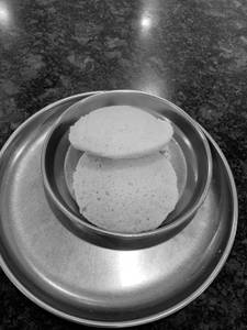 Butter Idli (2 Pieces)