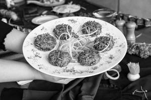 Chanajor Garam Tikki