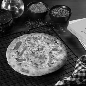 Tomato & Sweet Cron Pizza With Mozzerella Cheese [R]