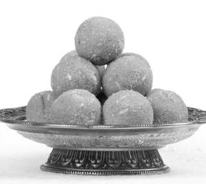 Besan Laddu Deshi Ghee