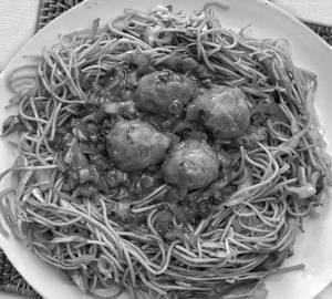 Veg Chowmein + Veg Manchurian Gravy