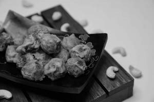 Mundhiri Kothu [250 Grams]
