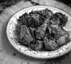 Poricha Kozhi (quarter) + 3 Rumali Roti + Gravy