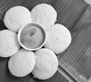 4 Idly With Veg Kurma