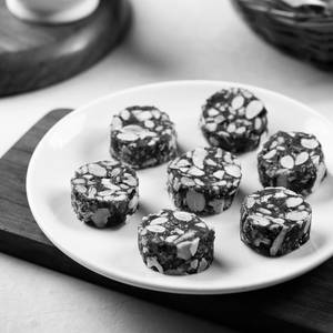 Sugarless Black Dates Dry Fruit Roll Cut 250G