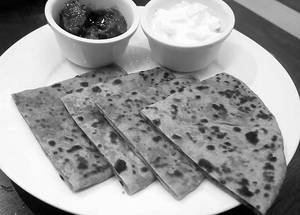 Aloo Paratha With Curd