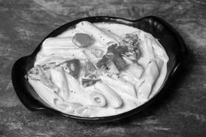 White sauce cheese pasta