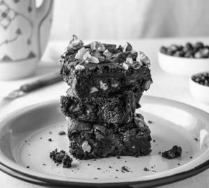 Hot Brownie With Chocolate Sauce