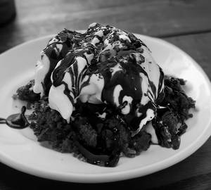 Browinie With Vanilla Ice Cream