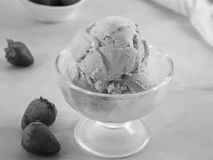 Strawberry Ice Cream (Scoop) [Regular Scoop (80 gms)]