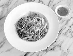 Thai Green Mango & Noodle Salad