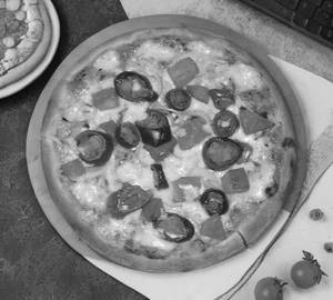 Super veggie pizza