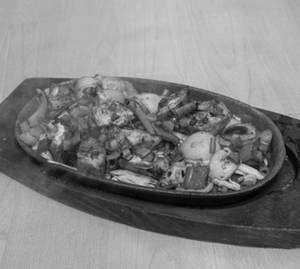 Paneer Chilli In A Sizzler