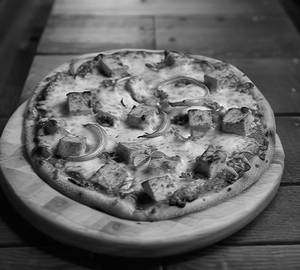 Schezwan Paneer Pizza