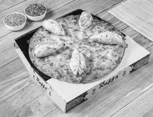 Chicken Momo Pizza
