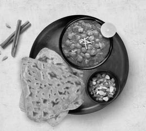 Chole Paneer With Paratha 