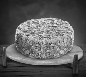 Golden Fantasy Ice Cream Cake 1 Ltr